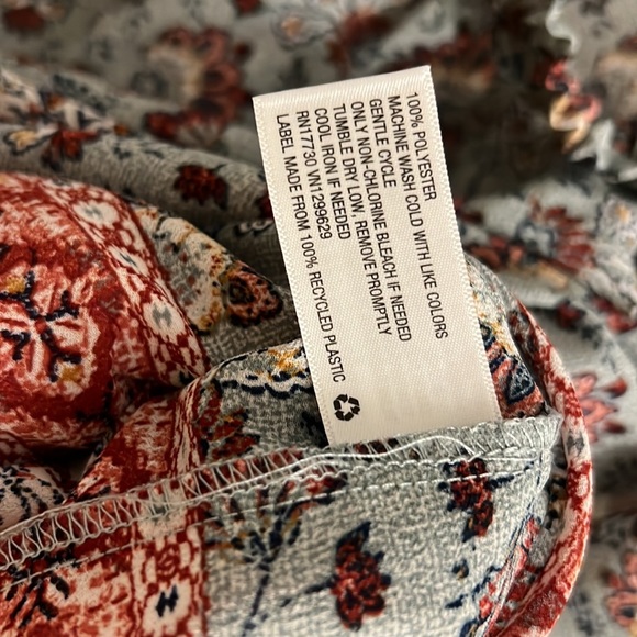 Knox Rose off the shoulder blouse - Picture 4 of 4